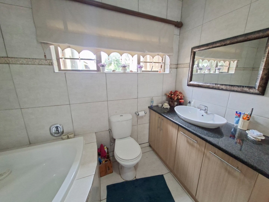 5 Bedroom Property for Sale in Dan Pienaar Free State